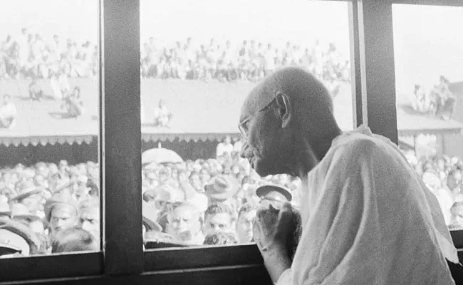 India 75th Independence Day 2021: Azadi Ka Amrut Mahotsav, Why Did Gandhi Wear Dhoti - Sakshi