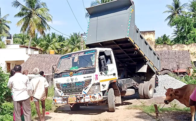 Three Persons Passed Away Due To Electricity Shock In Chittoor - Sakshi