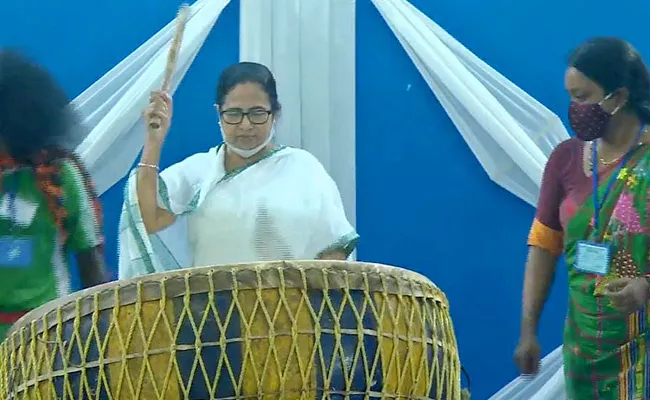 Mamata Banerjee Spotted Dancing And Playing Drum In West Bengal Jhargram - Sakshi