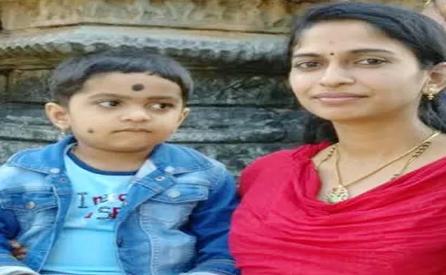 Mother And Son Deceased After Falling Into Pond In Karnataka - Sakshi