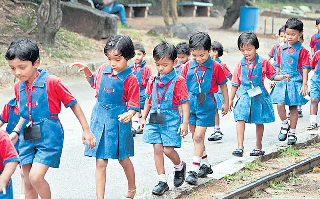 MPs seek reasoned view to open schools - Sakshi