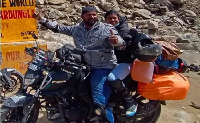 First Couple Bike Rider To Travel From Palamaner To Ladakh - Sakshi