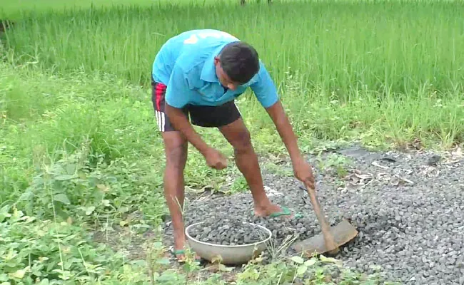 Gujarat India Blind Cricket World Cup Winner now works as a labourer - Sakshi