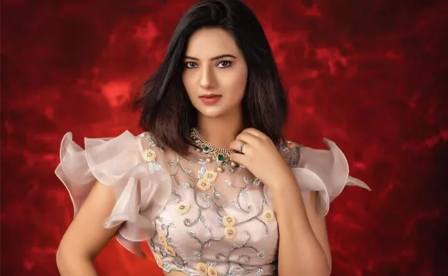 Actress Isha Chawla Clarity About Entry Into Bigg Boss 5 Telugu - Sakshi