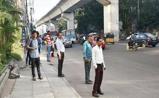 Bus Stops Are Disappearing In GreaterHyderabad - Sakshi