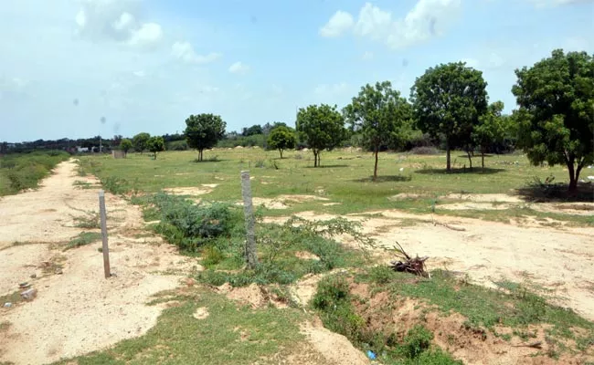 Tdp Leaders Occupied Govt Land In Anantapur District - Sakshi