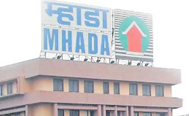 Mill workers can sell flat after 5 yrs of allotment: Maha Govt - Sakshi