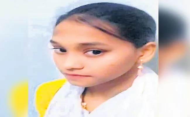 Young Woman Went Missing After Leaving Home In Dabeerpura - Sakshi