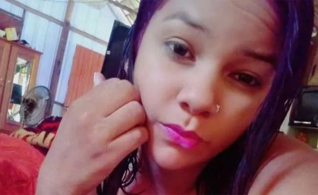 Teen Girl Dies While Charging Her Phone During Storm Brazil - Sakshi