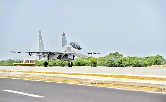 National highway in Jalore doubles up as Air Force emergency landing base - Sakshi