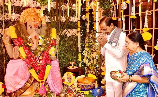 CM KCR Couple Participated In Vinayaka Chaviti Poojas - Sakshi