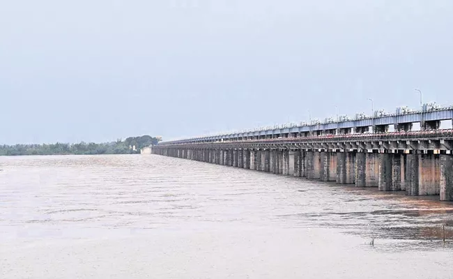 Constant flood in Godavari River Andhra Pradesh - Sakshi