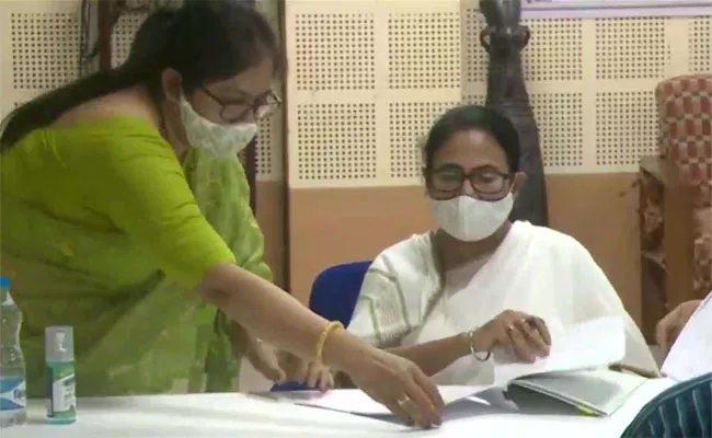 West Bengal CM Mamata Banerjee Files Nomination for Bhabanipur Bypolls - Sakshi