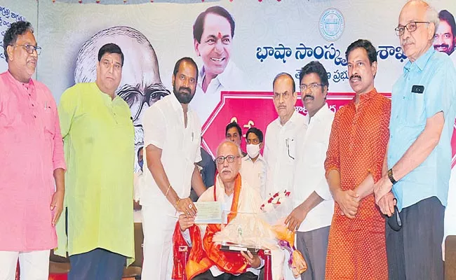 Telangana: Ministers Honoring Poet Penna Sivaramakrishna - Sakshi