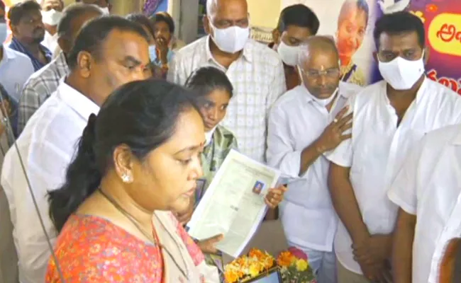 Minister Sucharitha Hands Over House Site Patta To Ramya Family - Sakshi