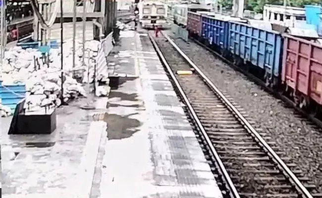 Maharashtra Police Saves Woman From Being Run Over By Train - Sakshi