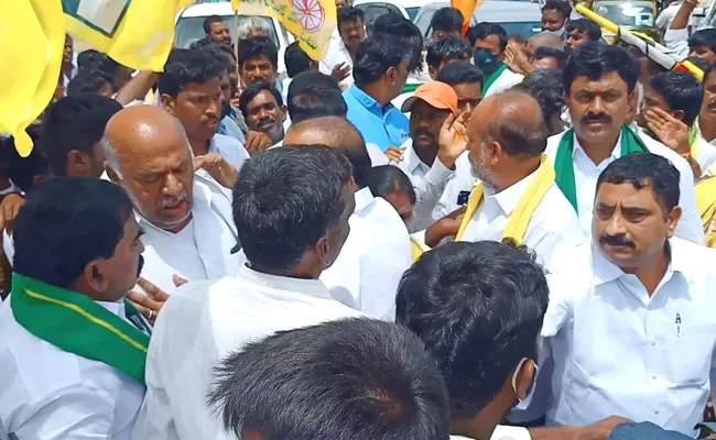 Unnam Vs Uma: Dispute Between Kalyandurgam TDP Leaders - Sakshi