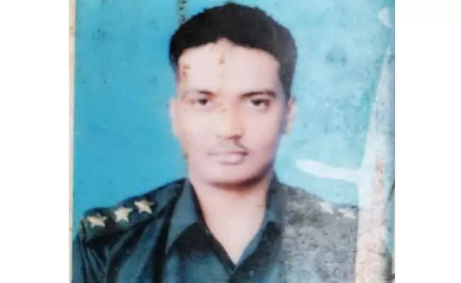 Army Doctor Commits Suicide In Anantapur District - Sakshi