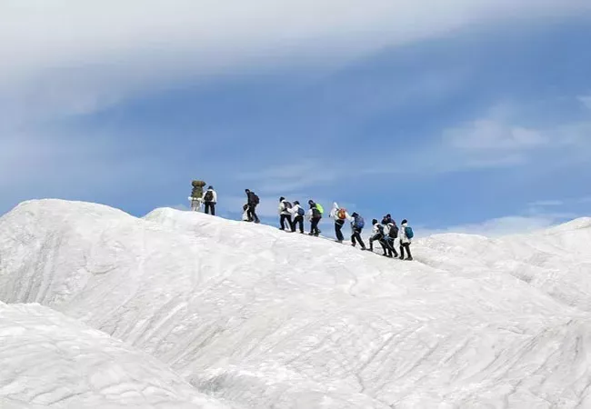 Specially Abled People Created A World Record To Climbed Siachen Glacier - Sakshi