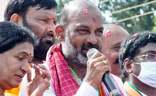 Medak: Bandi Sanjay Kumar Fires On KCR For Deceiving Farmers - Sakshi