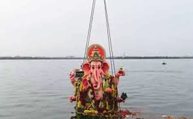 Telangana Govt To File Review Petition In High Court Over Ganesh Idol Immersion In Hussain Sagar - Sakshi