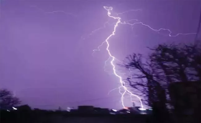 Three Women Were Passed Away For Lightning Strike In Bhupalpally District - Sakshi