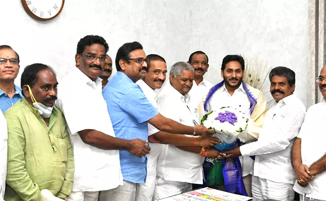 AP NGOs Leaders Meet CM YS Jagan Mohan Reddy - Sakshi