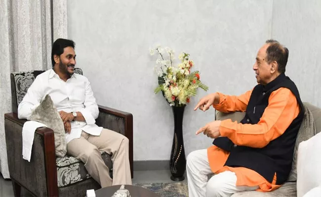 Rajya Sabha MP Subramanian Swamy Meets CM YS Jagan - Sakshi