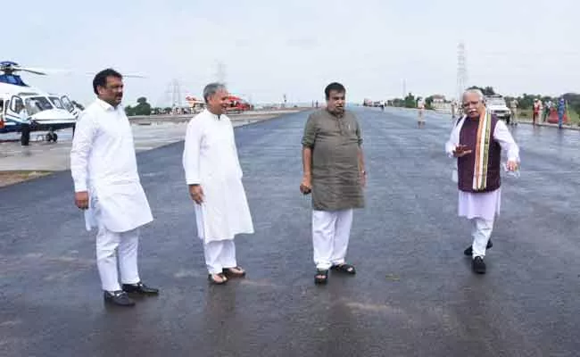 Nitin Gadkari Review On Mumbai Delhi ExpressWay Works In Haryana - Sakshi