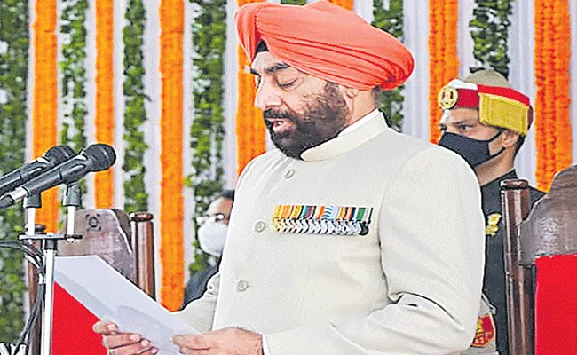 Lt Gen Gurmit Singh sworn in as Governor of Uttarakhand - Sakshi