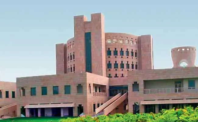 ISB Ranked 5th In Asia Pacific Region And 1st In India - Sakshi