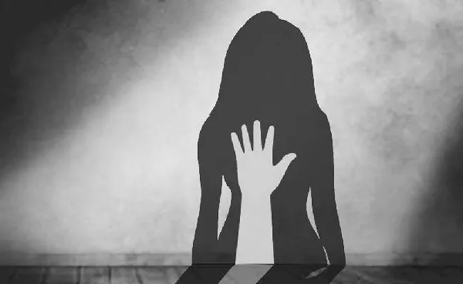 15 year old girl molestation in Bhopal - Sakshi