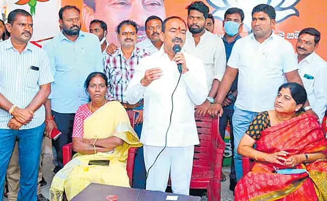 Etela Rajender comments On Harish Rao Over Conspiracy On TS CM Seat - Sakshi