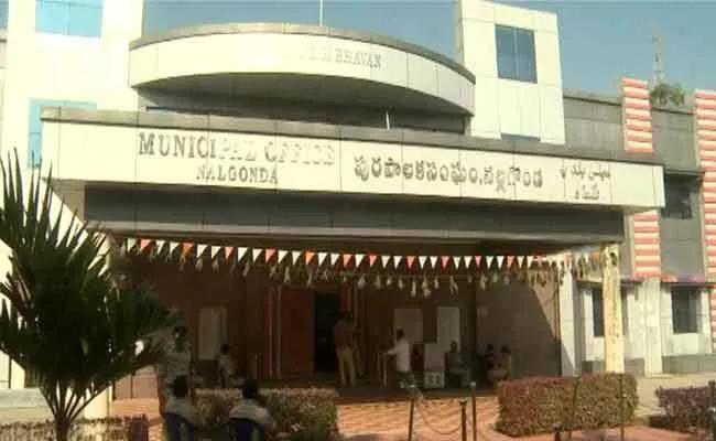 Fraud In Nalgonda Municipality : 3 Men Arrest - Sakshi