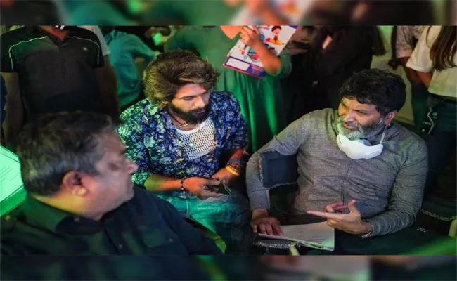 Allu Arjun And Trivikram Shooting For An Ad - Sakshi