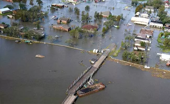 Ida Drenches New York And Few Flights Were Cancelled Due To Heavy Rain - Sakshi