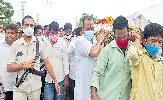 MPTC Couple Passes Away Sad Weather In Duppalapalli Village - Sakshi