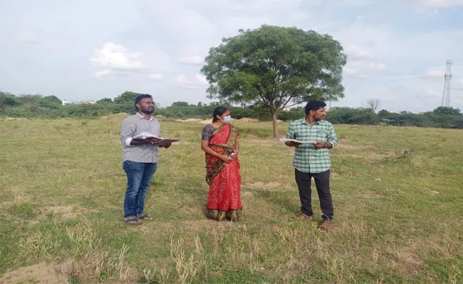 Joint Collector Responds Against Occupied Govt Land In Anantapur - Sakshi