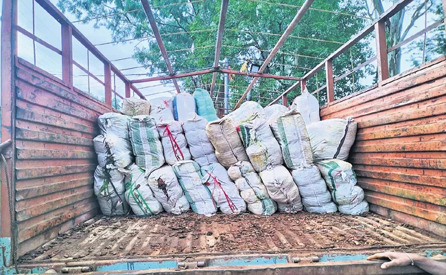 Van siege with 2520 kg of marijuana Paderu - Sakshi