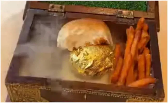 Dubai restaurant Launched 22 Carat Gold Vada Pav. Can You Guess The Price - Sakshi