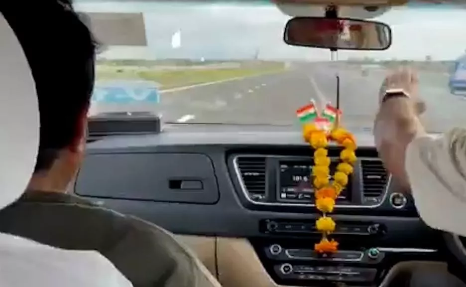 Nitin Gadkari 170 Kmph test drive at Delhi-Mumbai Expressway - Sakshi