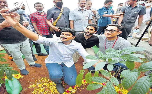 Aamir Khan Takes Up Part In Green India Challenge - Sakshi