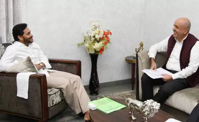 Petroleum Secretary Tarun Kapoor And ONGC Chairman Subhash Kumar Meets To CM YS Jagan - Sakshi