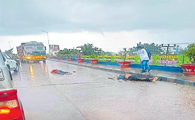 Telangana: Bike Struck By Lightning In Mancherial Two People Passed Away - Sakshi