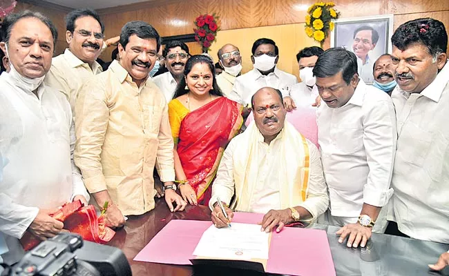 Bajireddy Govardhan Takes Charge As The New Chairman Of TSRTC - Sakshi