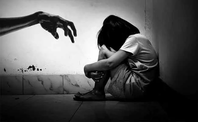 60 Years Old Man Attempting Rape On 11 Yers Girl In Karimnagar  - Sakshi