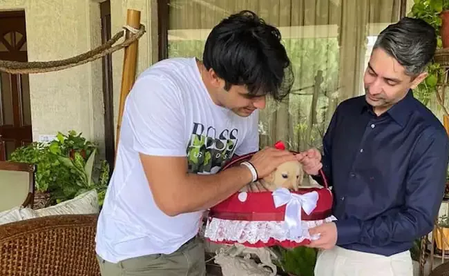 Abhinav Bindra Presents Neeraj Chopra a Puppy - Sakshi