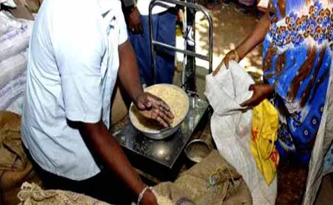 Fraud In Ration Rice Shop In Hyderabad - Sakshi