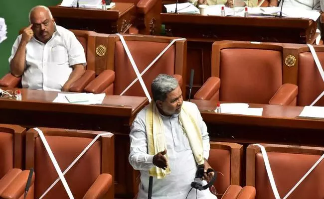 Siddaramaiah Dhoti Comes Off During Heated Debate In Karnataka Assembly - Sakshi