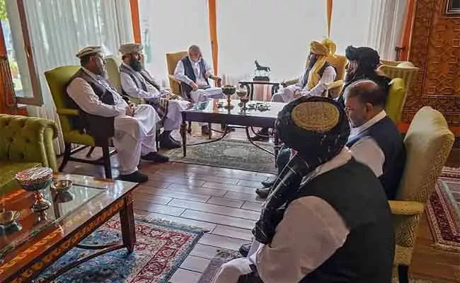 Pak, Chinese, Russian Envoys hold Talks with Taliban in Kabul - Sakshi